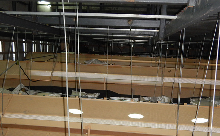 通用舞臺承建藍騎士水運動中心演藝舞臺機械、燈光及舞臺幕布建設