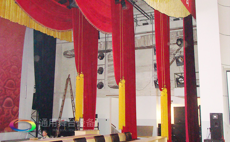 尊重用戶要求、傾聽客戶心聲、認(rèn)真滿足用戶需要！舞臺阻燃幕布廠家訂做【會議報告廳禮堂幕布】【學(xué)校多功能廳幕布】 【慶典演出舞臺幕布】