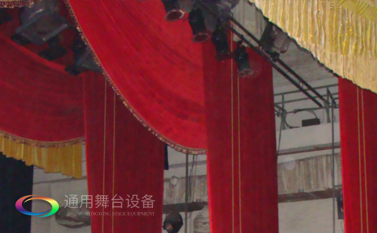 提升舞臺美感設(shè)計、增強(qiáng)舞臺透視！寬幅平紋細(xì)布橫側(cè)阻燃幕布