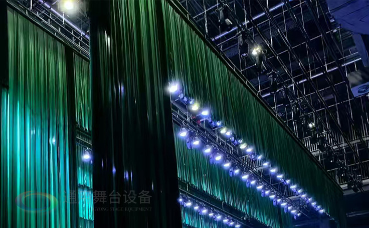 通用舞臺(tái)設(shè)備興化將軍路小學(xué)報(bào)告廳舞臺(tái)吊桿項(xiàng)目交付