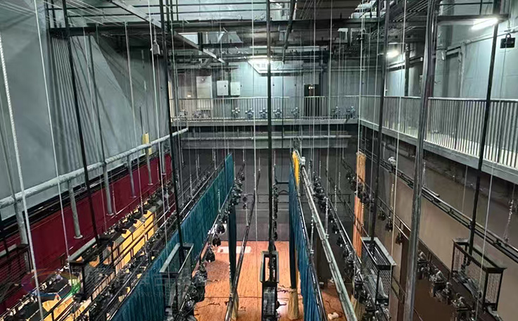 戴南文化藝術(shù)中心舞臺(tái)機(jī)械 舞臺(tái)吊桿 舞臺(tái)阻燃幕布項(xiàng)目 助力本地文化演出升級，為觀眾帶來更優(yōu)質(zhì)的視聽體驗(yàn)！